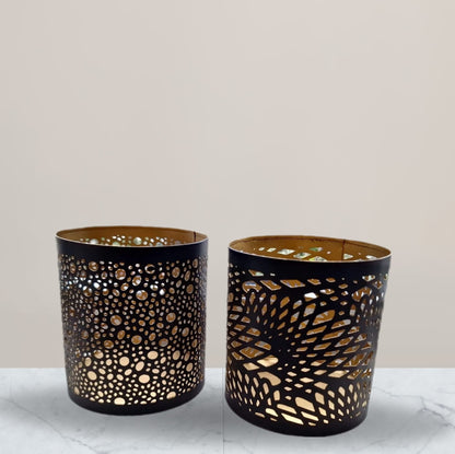 Zwart metalen windlichtjes met gouden afwerking. Set van 2